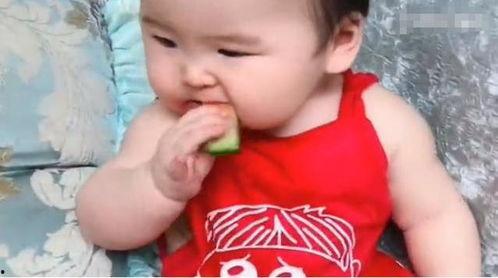 两个吃瓜宝贝,揭秘两位吃瓜宝贝的甜蜜日常